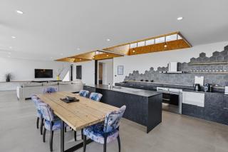 Stylish Home with Outdoor Area & Spectacular Views - Penna - 7