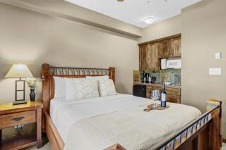 Alpine Ski Studio Sleeps 2 Gym Sauna and Hot Tub - 5