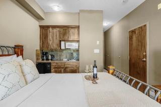 Alpine Ski Studio Sleeps 2 Gym Sauna and Hot Tub - 9