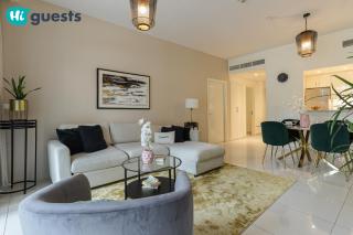 HiGuests - Chic Apt with Balcony and Pool near Burj Khalifa - 9