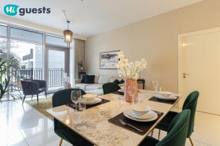 HiGuests - Chic Apt with Balcony and Pool near Burj Khalifa - 5