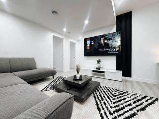 Premium, Family-Friendly 2-Bedroom Private Suite - 7