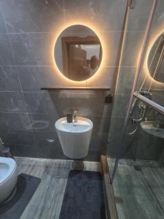 One Bedroom Luxury Flat w Pool & Gym - 24-7 Light - 3