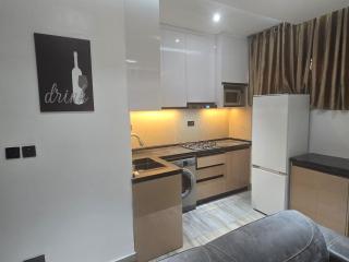 One Bedroom Luxury Flat w Pool & Gym - 24-7 Light - 2
