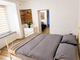 Cozy Old Town Brick Apartment,Fast WiFi,Center - 1