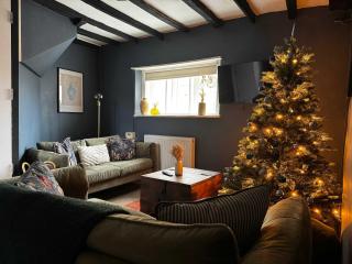 Redesdale View, High Street with Private Garden - 9