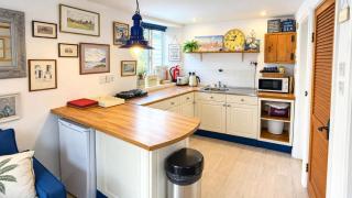 The Cabin - Hidden Retreat in the Heart of Salcombe - 8