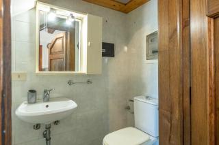 GuestHost - Comfy and Elegant Two-Storey House - 4