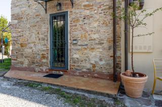 GuestHost - Comfy and Elegant Two-Storey House - 2