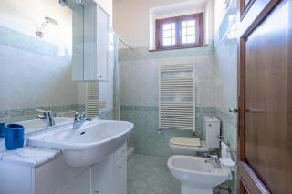 GuestHost - Comfy and Elegant Two-Storey House - 1