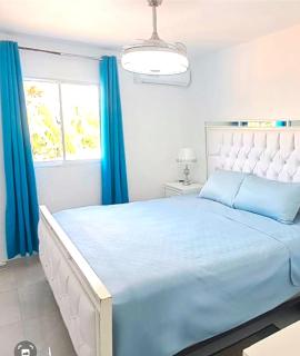 Premium Beachfront King Bed AC WiFi Parking - 0