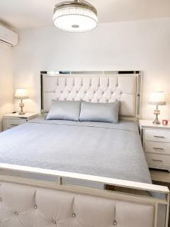 Premium Beachfront King Bed AC WiFi Parking - 6