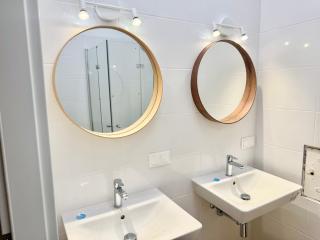 Spacious Stylish Apartment with Free Parking - Vienne - 5