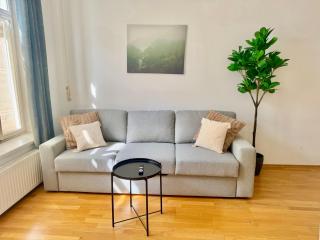 Spacious Stylish Apartment with Free Parking - 7