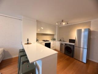 Newly Renovated Coastal Stay in Mosman Park - 7