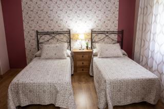 Charming House in Villanueva de los Infantes with Enclosed Garden - 2