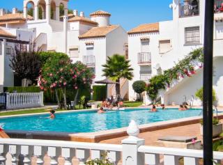 Spacious apartment in Playa Flamenca with shared pool - 1