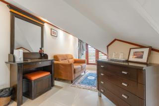The Pattara Naiharn - 7