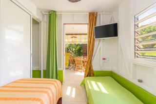 Bungalow charmant à Rivière-Salée avec terrasse privée - 1