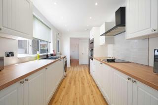 Comfortable 4BR Stay Byerley Road by Stay With Us - Shildon - 6
