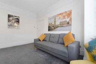 2BR Darlington Home by Stay With Us - 4