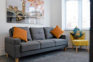 2BR Darlington Home by Stay With Us - 3