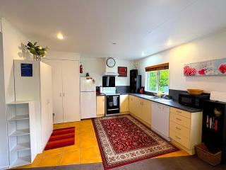 Central cozy house - 10 min walk to town - 6