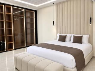 Luxury Villa with Large Pool and Large Garden - 6