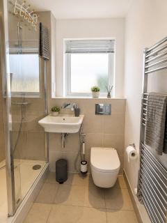 RG2 4BDR Lovely Home with AC with Free parking - 9