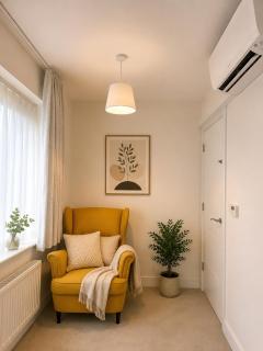 RG2 4BDR Lovely Home with AC with Free parking - 7