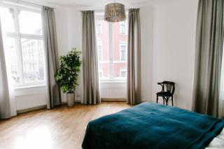 Spacious 4-BR Apartment in the Heart of Old Town - 6