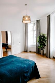 Spacious 4-BR Apartment in the Heart of Old Town - 4