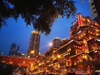 7 Days Premium·Chongqing Nanping Pedestrian Street LRT Station - 7
