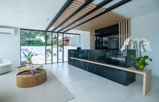 Modern Oasis in Prime location Pool BBQ & Gym - 3
