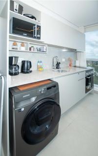 Modern 1BR at Petra Tower Pool & City Views - 6