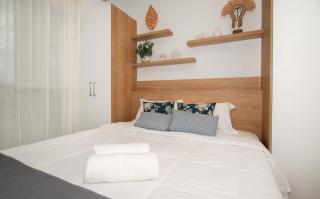 Modern 1BR at Petra Tower Pool & City Views - 2