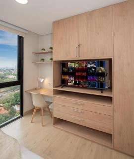 Bright Studio with Gym Rooftop Pool and City Views - 9