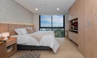 Bright Studio with Gym Rooftop Pool and City Views - 5