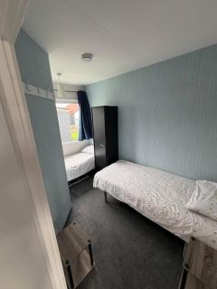 Chalet 91A South Shore Bridlington sleeps 4 - 2