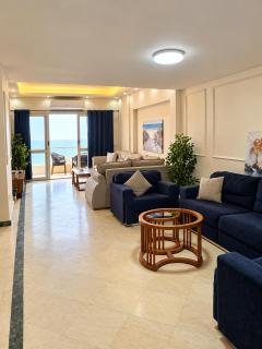 Seaview Condo in Montaza - 8
