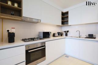 Stylish 2BR Apartment in Downtown Views - 7