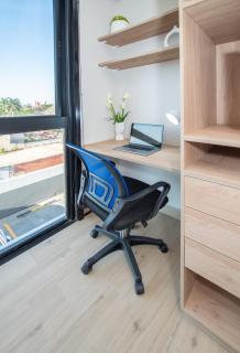 Modern Studio Gym & Rooftop Pool Near Malls - 3