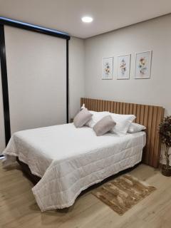 Chic Studio Near Malls with Pool and Gym - 5