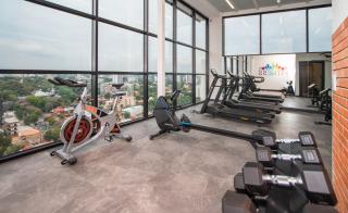 Chic Studio Near Malls with Pool and Gym - 2