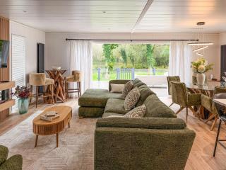 16 At The Sanctuary - Uk52286 - 9