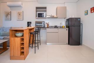 Spacious One-Bedroom Near Shopping and Dining - 7