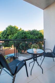 Spacious One-Bedroom Near Shopping and Dining - 1