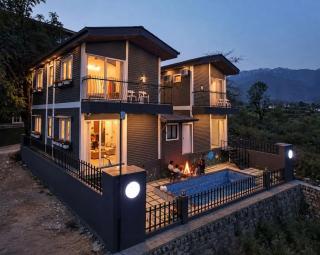 Musk Rose, A Pink-hued villa with pool & views - 6