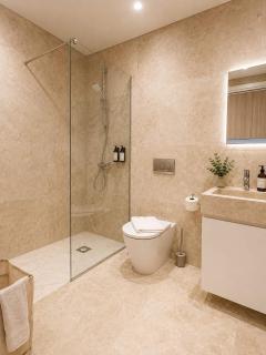 Avalon Gardens A008 - Designer Resort Studio - 4
