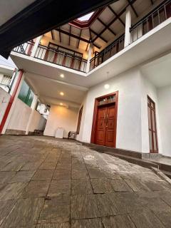 The Heaven Inn Colombo - 2